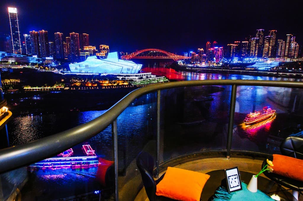 Riverfront View 3-Bedroom Suite with Private Balcony (Qing Feng)