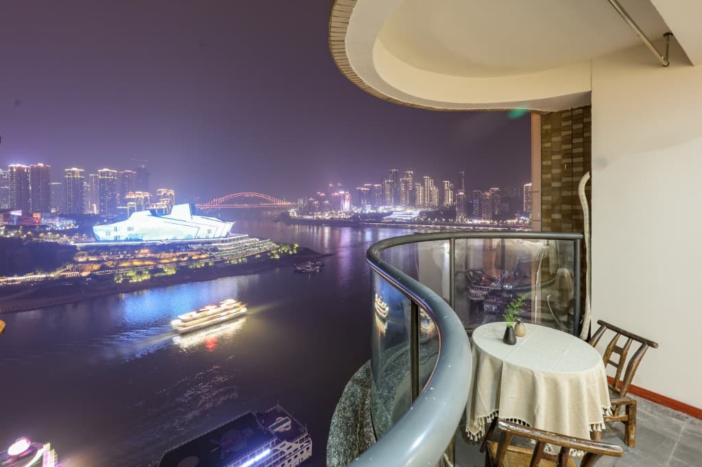 Hongyadong River View 4-Bedroom Apartment