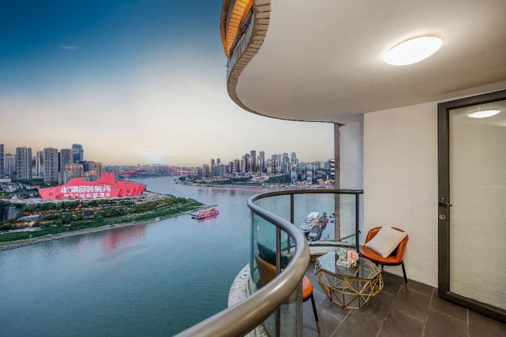 River View 4-Bedroom Suite with Private Balcony & Mahjong Table (Hua Deng Qi)